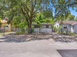 Groveland Pk, Miami, FL 33150
