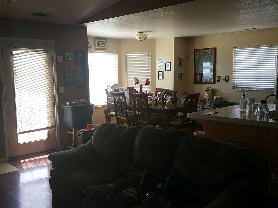 2nd image of 865 Sandra St