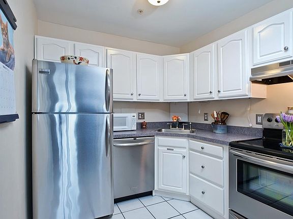 2nd image of 86 E Howard St Unit 202