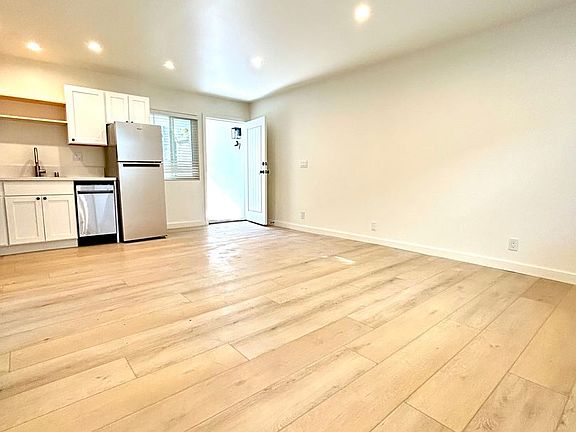 4th image of 203 Ladera St APT 7