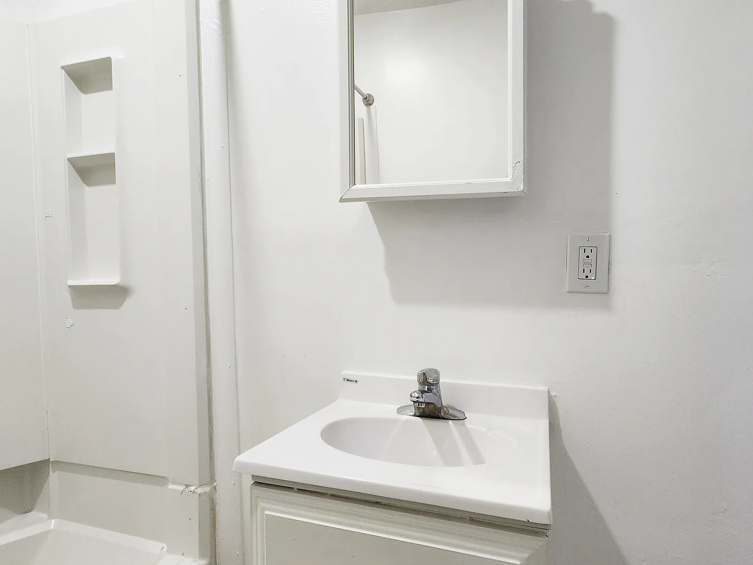 2 bed, 800 sqft, $2,100 — Photo 4