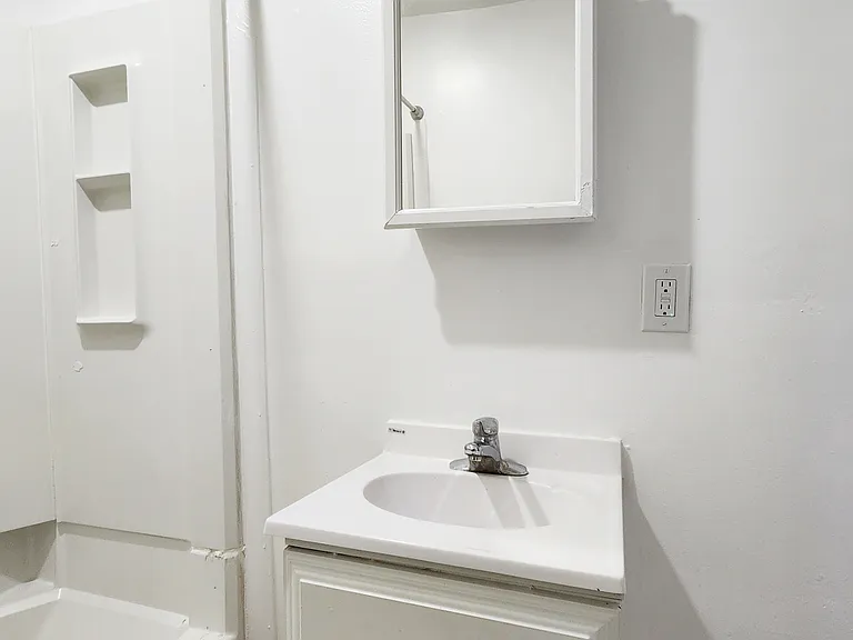 200 Harral Ave #A — Photo 4