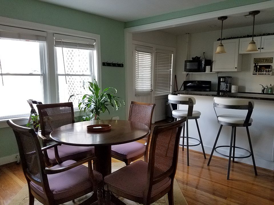 Breakfast bar