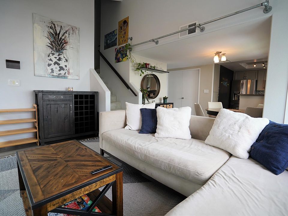 Living Room / Front Entrance