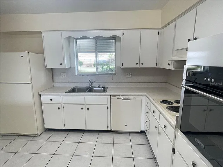 701 Cypress Pl — Photo 10