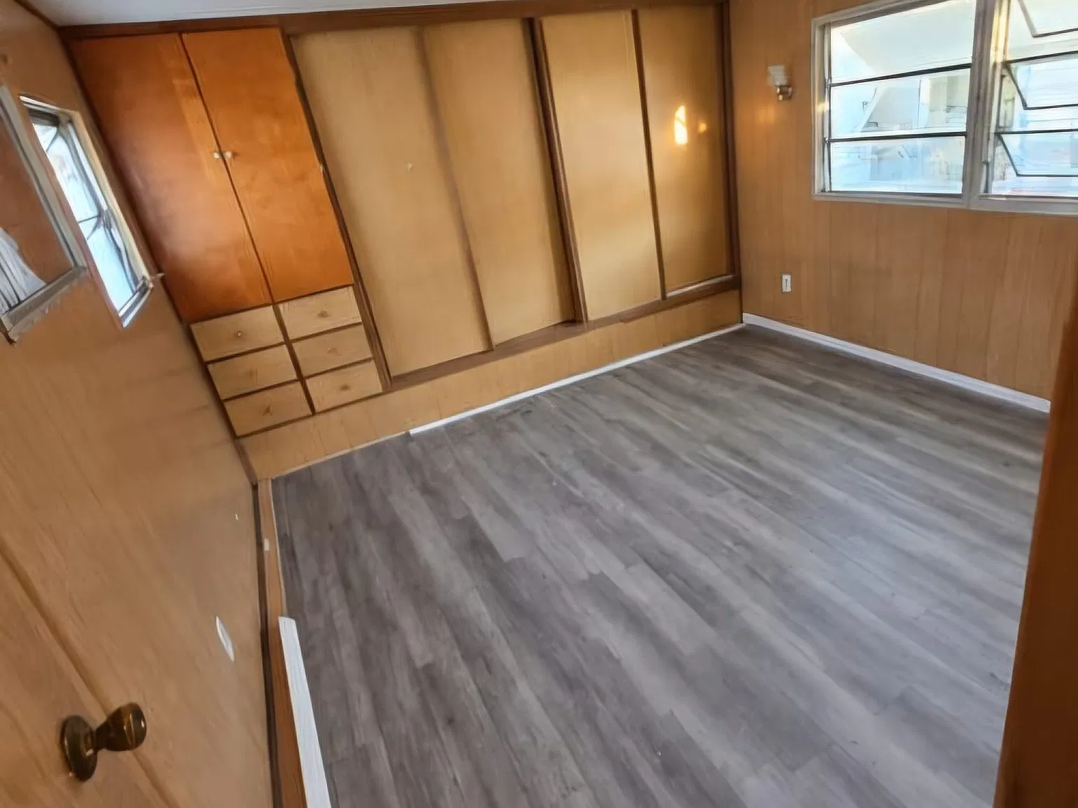 260 N Lyon Ave — Photo 2