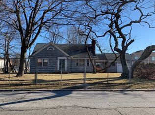 29 Oak Dr, Plainview, NY 11803