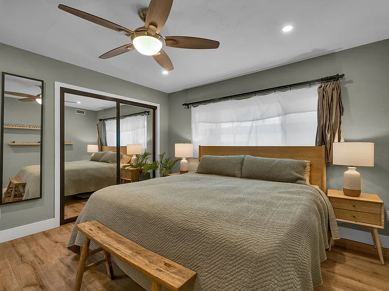 2369 Loring St — Photo 22