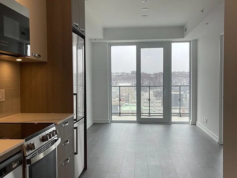 75 James St S #2511 — Photo 10