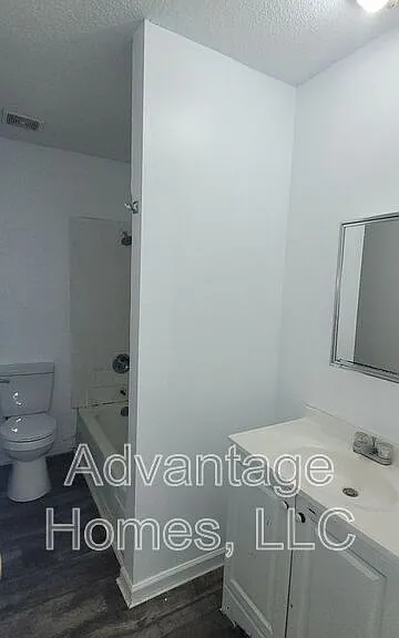 711 N 70th Ter — Photo 23