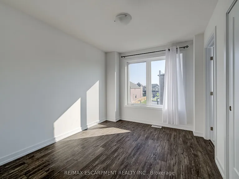 247 Burke St — Photo 26
