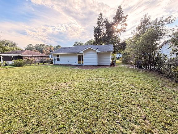 3rd image of 9 Burlington Cir