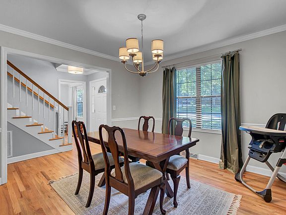 5th image of 218 Smythe Dr