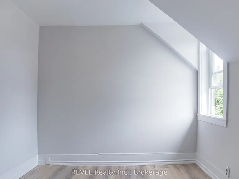 389 Glendale Ave — Photo 31