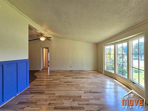 4th image of 708 W Deal Ave