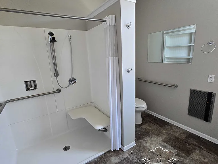 210 N Auburn St — Photo 43