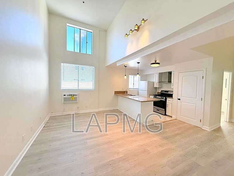 1st image of 432 N Kingsley Dr APT 4