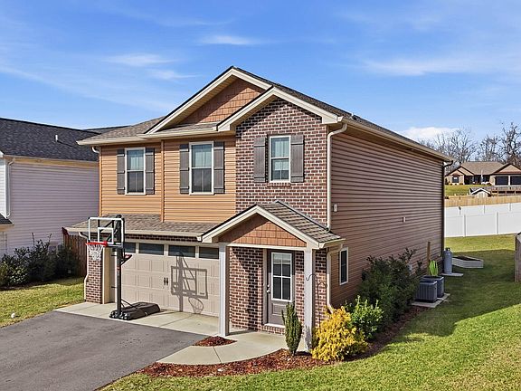 3rd image of 205 Addie Marie Dr
