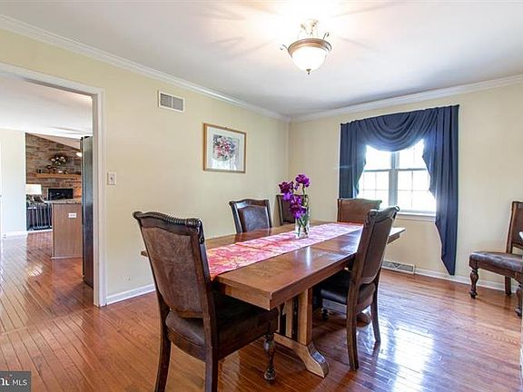 4th image of 310 Turners Pond Dr