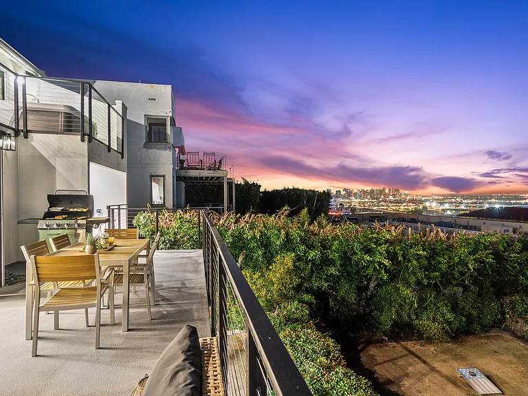 2125 W California St — Photo 12