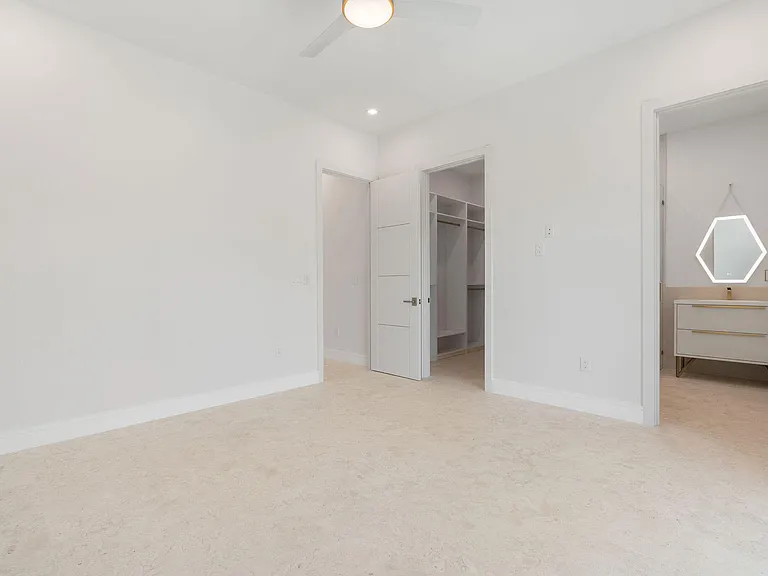 114 Royal Ln — Photo 39