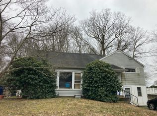 33 1st Ave #A-K, Waterford, CT 06385