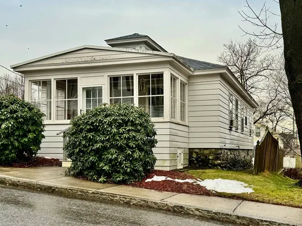 36 Fairgrove Ave, Lowell, MA 01851