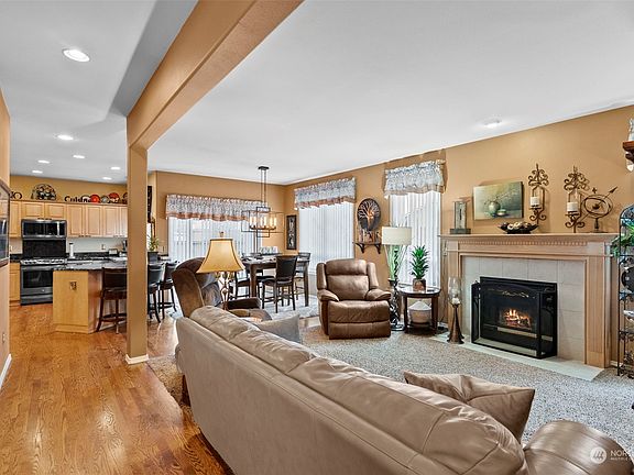 4th image of 4307 39th Street Ct NE