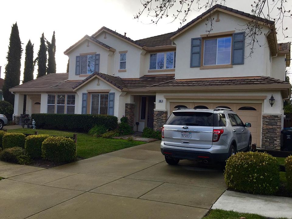 1st image of 340 Shelterwood Ct