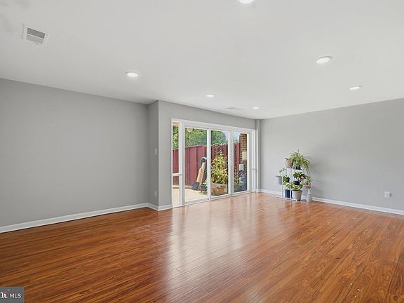 3rd image of 1224 Magnolia Ln