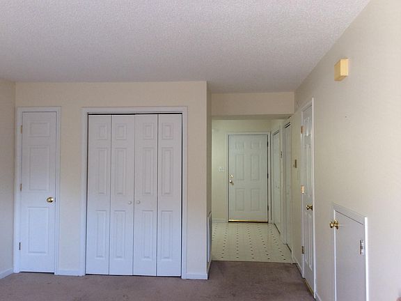 3rd image of 2811 Oakland Ave E
