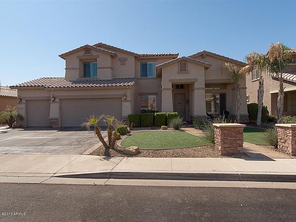 2nd image of 2571 E Yellowstone Pl