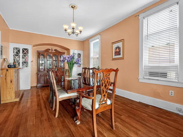 116 Bentley Avenue image 27 of 50