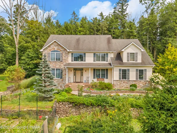 302 Eastshore Dr, East Stroudsburg, PA 18301
