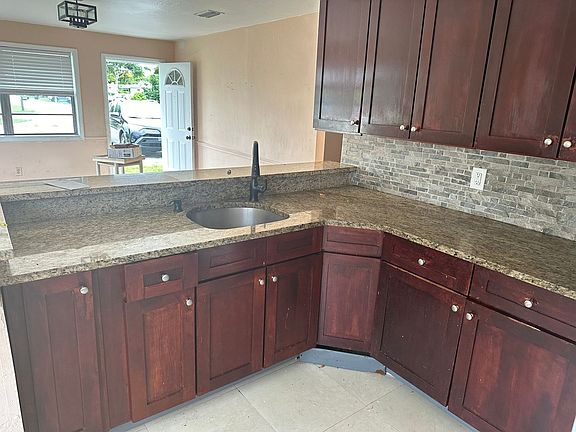 4th image of 4140 Selberg Ln