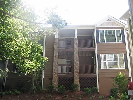 4th image of 703 Madison Ln SE