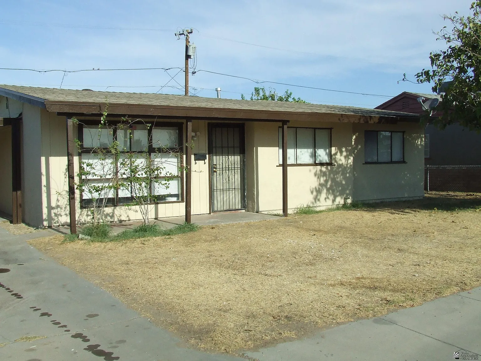 3 bed, 1.0 bath, 900 sqft, $1,300 — Photo 1
