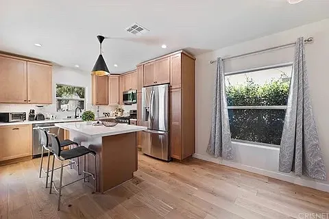 1403 Broadway #1403 — Photo 12