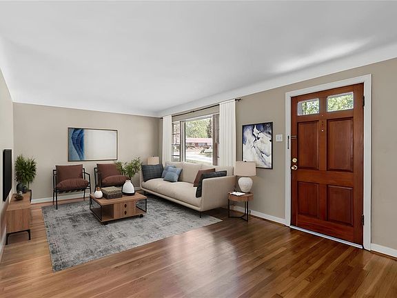 4th image of 9 Leicester Ln