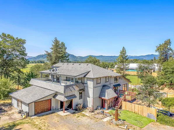 141 Buckskin Dr, Grants Pass, OR 97526