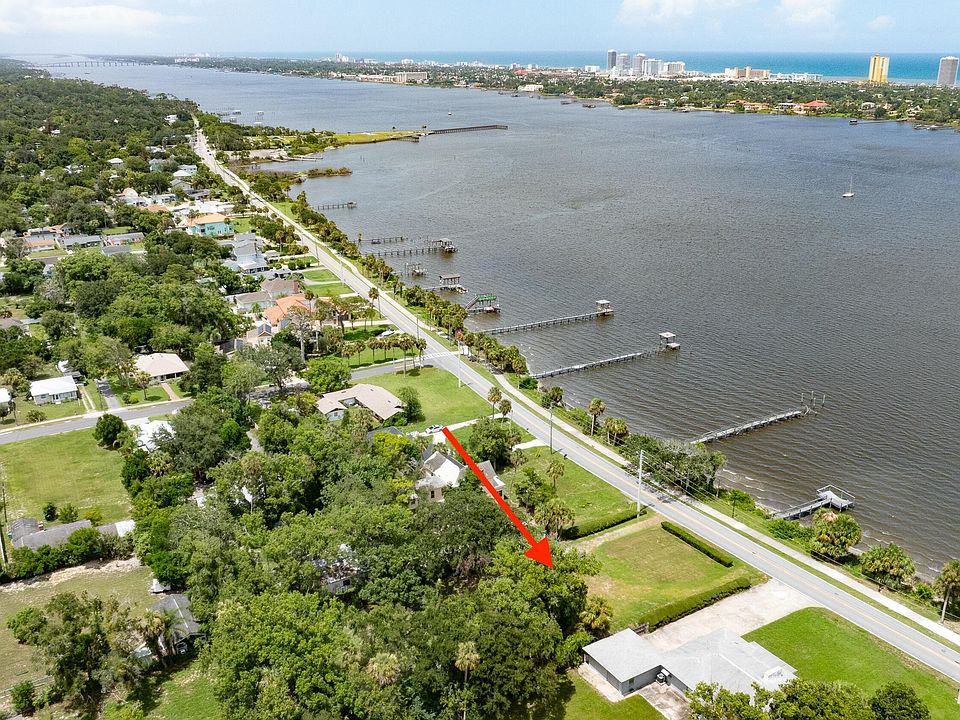 1st image of 820 Riverside Dr