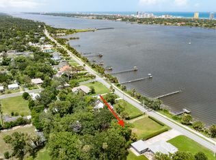 820 Riverside Dr, Holly Hill, FL 32117