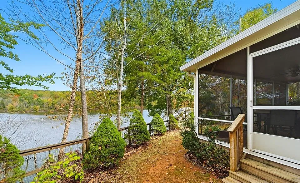 4247 Laurel Hill Rd