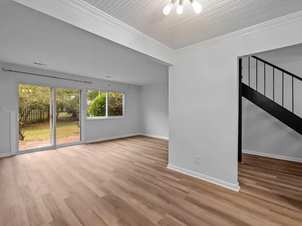 220 Elizabeth St APT C11, Chapel Hill, NC 27514