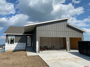 5910 SW Sierra Madre Dr, Lincoln, NE 68523