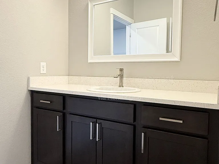 5424 Carvel Grv — Photo 28