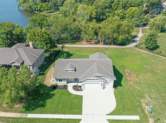 2nd image of 305 Shoreline Dr