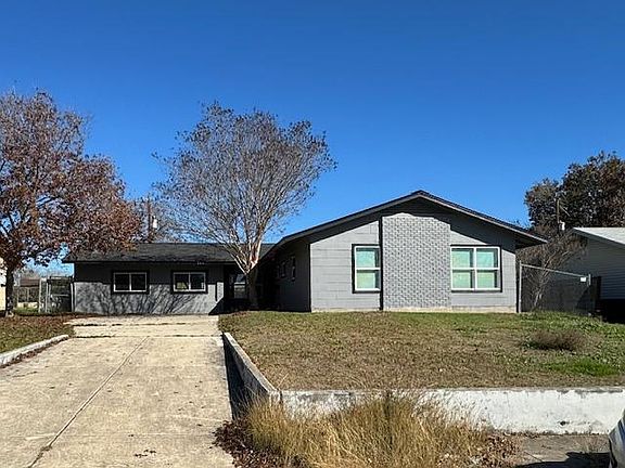 4th image of 3411 Pollydale Ave