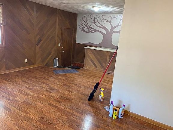4th image of 1106 Acorn Cir
