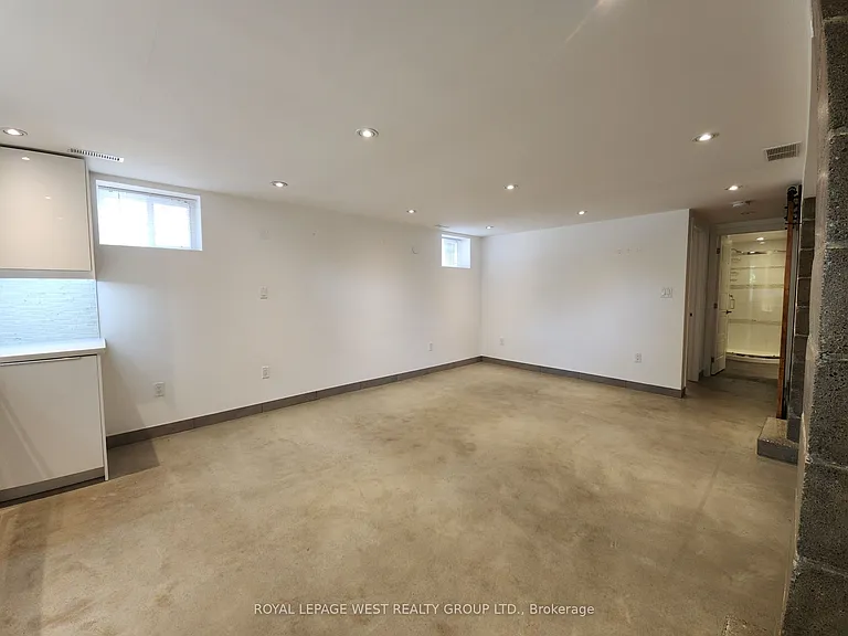 221 Thirtieth St #BASEMENT — Photo 3